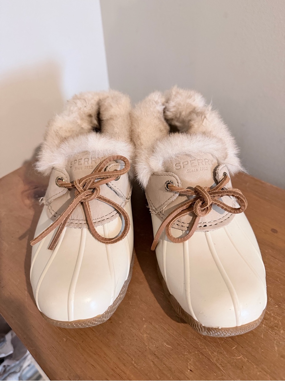 Sperry Women’s Plush-Lined Duck Shoes in Cream size 6